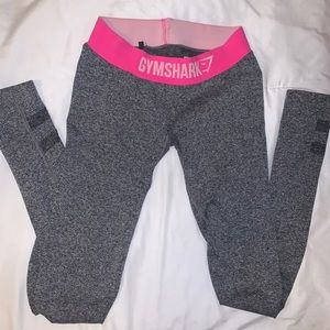 Gym shark leggings with pink band!